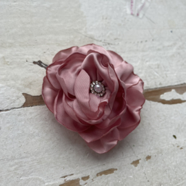 Bloem satijn met strass roze 6cm.