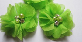 Bloem chiffon met parels & strass lime groen 5cm.