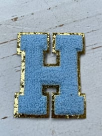 Opstrijkbare applicatie letter H  licht blauw-goud glitter