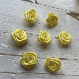 Roosjes geel 1.5cm.