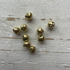 Gouden belletjes 1cm. 6 stuks.