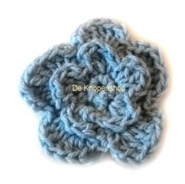 Gehaakte katoenen bloem baby blauw 3.5cm.