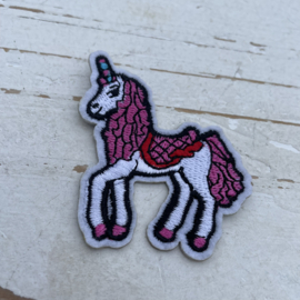 Strijkapplicatie eenhoorn met zadel 6cm.