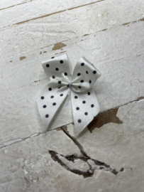 Satijnen polka dot strikjes diverse kleuren 3.5cm.