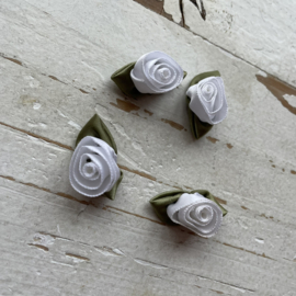 Roosjes met blad witte opgerolde 3cm.