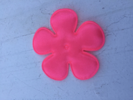 Satijnen applicatie bloem shoking neon pink(z8) satijn 6.5 cm