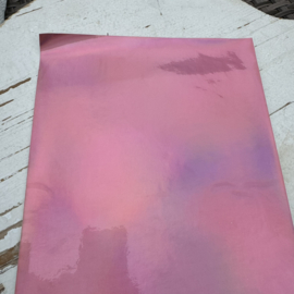 Leer parelmoer glinster roze.