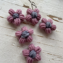 Madeliefje gehaakt paars, 5cm.
