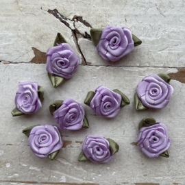 Roosjes met blad licht lila 2cm.