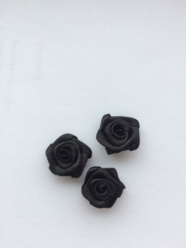 Roosjes zwart 1,5cm