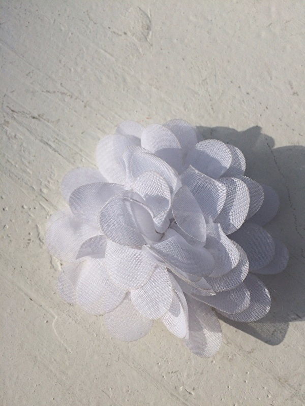 Chiffon bloem  wit 7cm