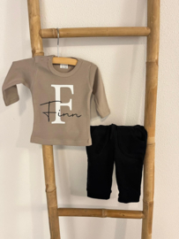 SHIRT MET NAAM + BROEKJE | NORA