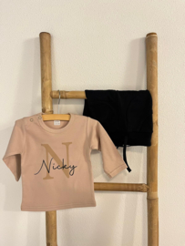 SHIRT MET NAAM + BROEKJE | NOVA