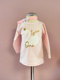 VERJAARDAG SHIRT ROZE + NAAM, 1 T/M 4 JAAR  | LYVIA