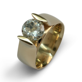 Geelgouden ring met mint quartz