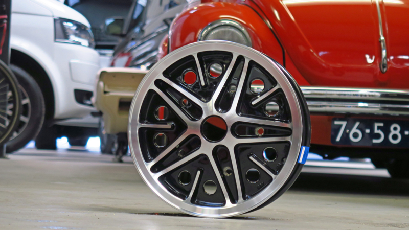 Set Lichtmetalen wielen/velgen Cosmic style 5,5x15 5x205 voor kever en bus  Zwart gepolijst | Lichtmetalen wielen | Poptopshop.nl