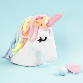 Unicorn  hoofd van papiermache  