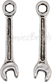 02699 Bedel Steeksleutel Antiek zilver (Nikkelvrij) 24mmx6mm 5 stuks