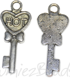 03501 Bedel sleutel Hot Antiek zilver 29mmx12,5mmx2,3mm; oog 2,3mm 6 stuks
