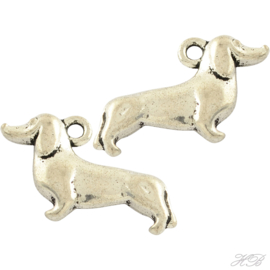 00827 Bedel hond Antiek zilver (Nikkelvrij) 21mmx13mmx2,5mm 5 stuks