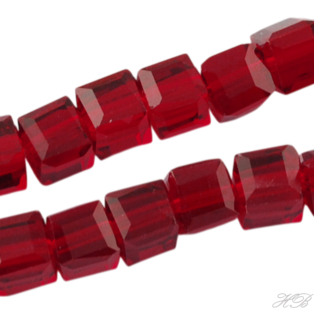 05398 Glaskraal vierkant facet Dark Red   5~6mm; gat 1mm ±25 stuks