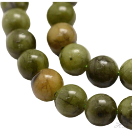 03284 Natuursteen kraal Jade Groen 6mm; gat 1mm ±18 stuks