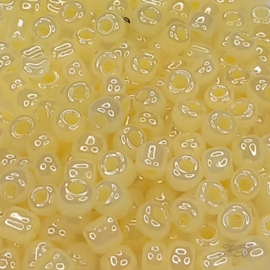 05213 Rocailles Ceylon Lemon Chiffon 6/0 ±20 gram