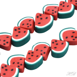 00719 Fimokraal Watermeloen Groen~Rood 9x12x4,5mm; gat 1,5mm ±12 stuks
