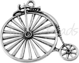 03841 Hanger hoge bi (Vélocipède) Antiek zilver (Nikkelvrij) 53mmx46mm 1 stuks