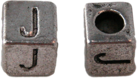 01162 Vierkante letterkraal J Antiek zilver