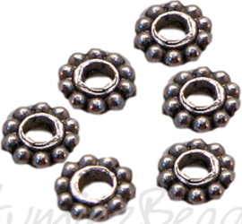 00787 Spacer daisy Antiek zilver 6mm 12 stuks