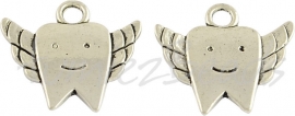 00493  Bedel tand  Antiek zilver (Nikkel vrij)  18mmx20mmx2mm 3 stuks