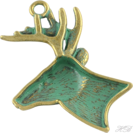 05828 Bedel Hoofd hert Antiek brons~Green patina nikkelvrij  51x43x6mm, gat 4mm 1 stuks