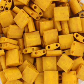 MT-05018 Miyuki Tila opaque matte mustard (TL-2312) 5x5mm ±3 gram
