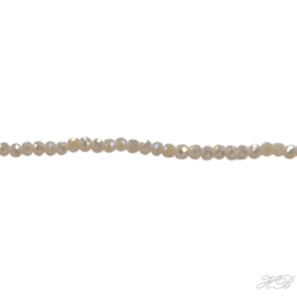 05426 Glaskraal streng (±40cm) rondel (±200pcs) Beige jade AB 2x2,5mm; gat 0,8mm 1 streng