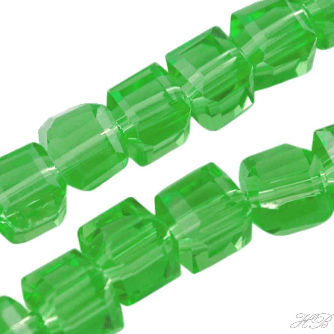 05397 Glaskraal vierkant facet Lime Green   5~6mm; gat 1mm ±25 stuks