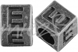 01157 Vierkante letterkraal E Antiek zilver