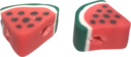 00719 Fimokraal Watermeloen Groen~Rood 9x12x4,5mm; gat 1,5mm ±12 stuks