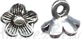 04264 Bedel bloem Antiek zilver (Nikkelvrij) 8mmx9mm; gat 2,5mm  1 stuks