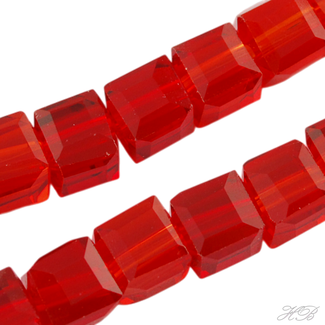 05404 Glaskraal vierkant facet Red   4~5mm; gat 1mm ±30 stuks