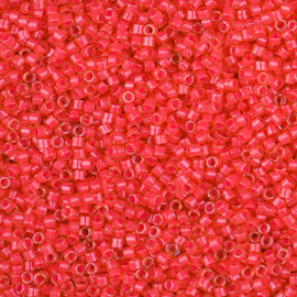 MD-11018 Miyuki Delica's luminous poppy red (DB-2051) 11/0 ±5 gram