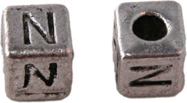 01166 Vierkante letterkraal N Antiek zilver