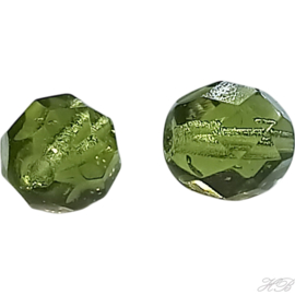 05269 Glaskraal Facet (in potje) Groen   8mm; gat 1mm ±25 stuks