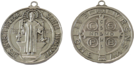 02809 Bedel Saint Benedict Antiek zilver (Nikkelvrij) 51x46x3mm; gat 3mm 1 stuks