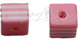 00146 Resin Vierkante kraal Roze/wit 8mm; gat 2mm 11 stuks
