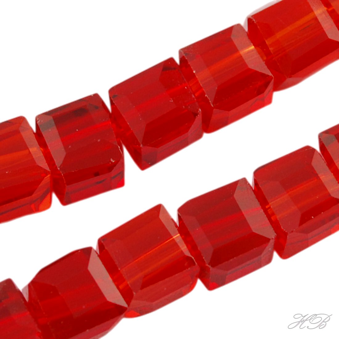 05393 Glaskraal vierkant facet Red   5~6mm; gat 1mm ±25 stuks