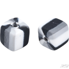 01871 Fimokraal Vierkant Grijs ±6,5mm; gat 1,4mm ±26 stuks