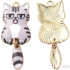 05556 Bedel Enamel Poes/kat Licht goud (nikkelvrij)/ grijs 38x15,7x3mm; gat 2mm 1 stuks