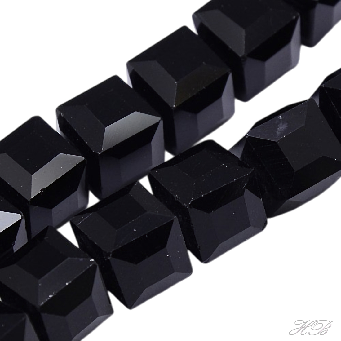01036 Glaskraal vierkant facet Black   10mm; gat 1mm 8 stuks