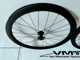 VMT SPEED 45mm full carbon 2025 wielset (clincher/banden) voor 12mm steekassen, 6-bouts remschijfbevestiging en Shimano (9/10/11/12speed) body interne  velgbreedte 24mm